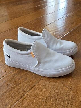 Nike Womens Size 6 White Court Royale AC Canvas Slip On Shoes BQ9138-100
